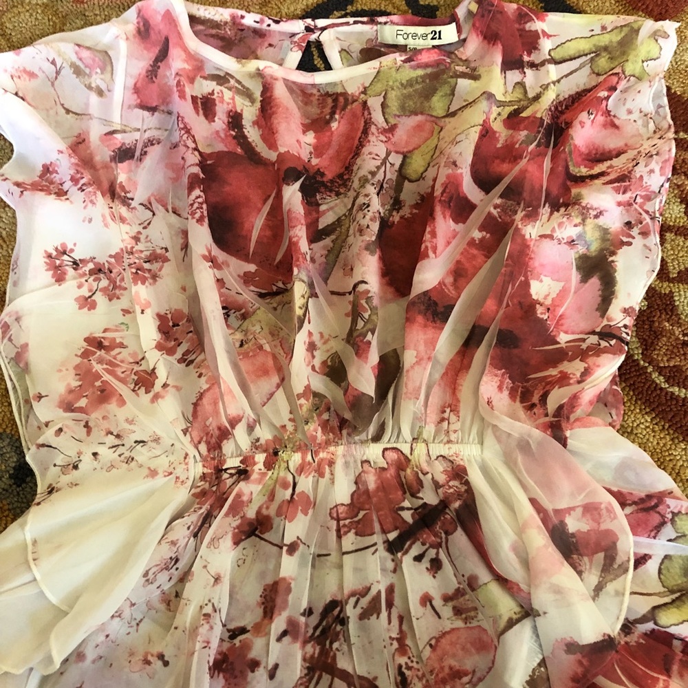 NWOT WATERCOLOR FLORAL FLOWY BLOUSE SMAL